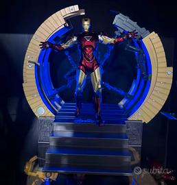 Action figure Ironman MK 4 Suit-Up Gantry 