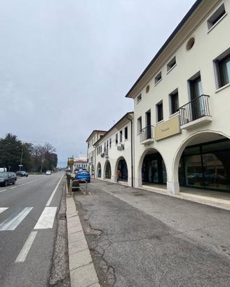 NEGOZIO A TEZZE SUL BRENTA