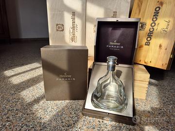 Confezioni bottiglie raffinati cognac e whiskey