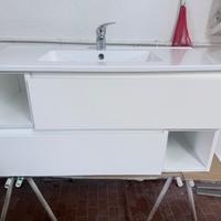Lavandino completo di cassetti,rubinetto e tubi