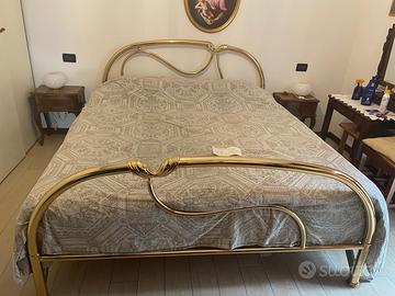 Letto matrimoniale placcato oro