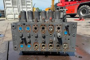 DISTRIBUTORE IDRAULICO CNH