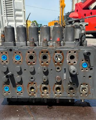 DISTRIBUTORE IDRAULICO CNH