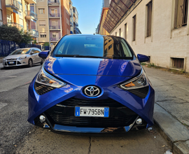 Aygo 1.0 benzina bicolore nero-blu