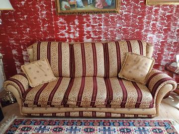 Divano classico + poggiapiedi +poltrona