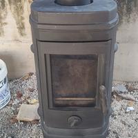 stufa a legna  in ghisa e tubi