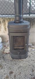 stufa a legna  in ghisa e tubi