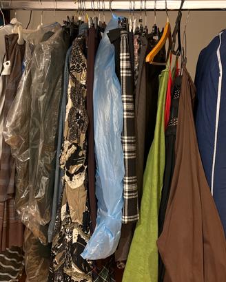 Scarpe e vestiti “vintage” in buonissimo stato