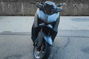 X MAX 300 2024