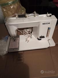 Macchina da cucire Necchi