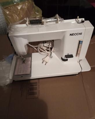Macchina da cucire elettrica  Necchi