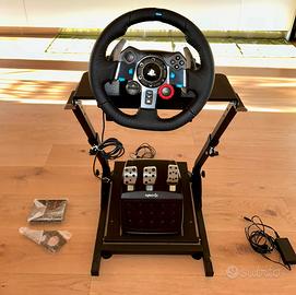 Volante con pedaliera e struttura Logitech