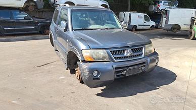 MITSUBISHI PAJERO 2005 SOLO PER RICAMBI