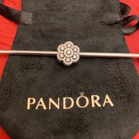 Pandora 791998CZ Charm Fiore di Cristallo