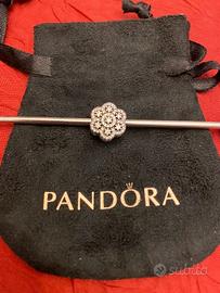 Pandora 791998CZ Charm Fiore di Cristallo