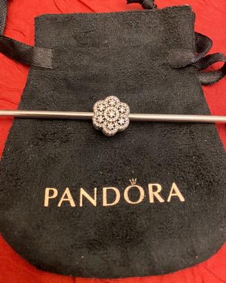 Pandora 791998CZ Charm Fiore di Cristallo