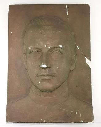 Volto in rilievo su tavola in gesso Ferreri Angelo