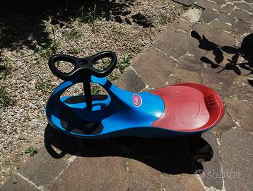 Triciclo senza pedali guida con volante a cloche