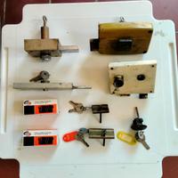 N° 9 serrature: 2 serrature nuove+7serrature usate