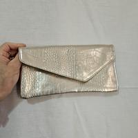 Pochette color oro