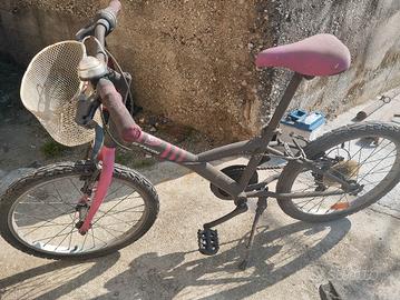 biciclette bambina e ragazza 