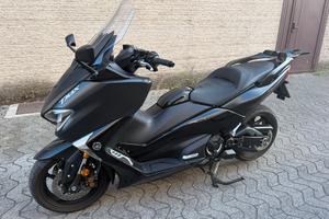 T-MAX 530 DX   PARI AL NUOVO