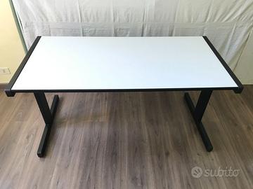 Scrivania ufficio + tavolino di servizio