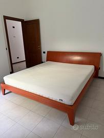 Struttura letto matrimoniale  Cassina + materasso