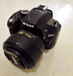 NIKON D5200 (7000 scatti)+Nikon AF-S DX 35mm f/1.8