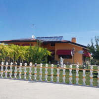 Villa singola con capannone