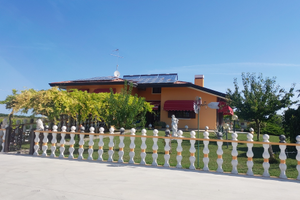 Villa singola con capannone