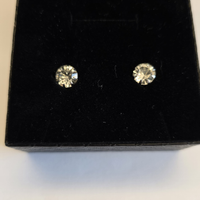 Orecchini a Bottone Tondi con Zircone Brillante 8m