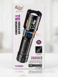 Torcia LED Ricaricabile/Impermeabile/ 8800mAh