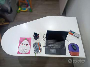 Grande scrivania lineare/sagomata - design moderno