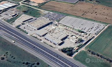 Capannone fronte strada 131 D8 artig commerciale