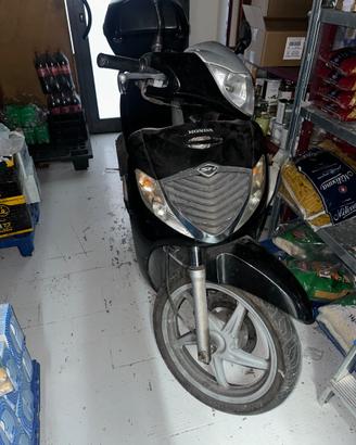 sh 125