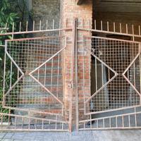 Vecchio cancello in ferro
