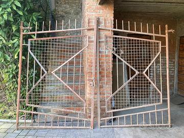 Vecchio cancello in ferro