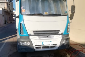 Iveco 135.28 con pedana elettrica