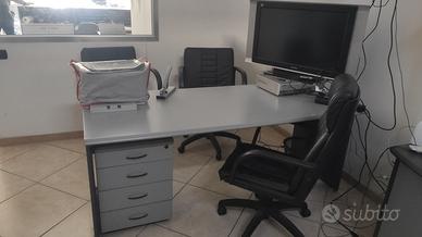 Mobili scrivania e vetrina