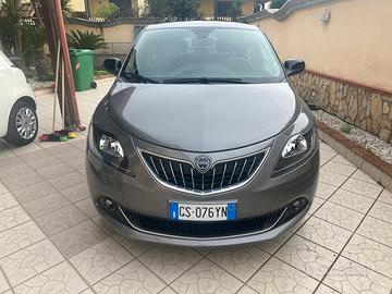 Lancia Ypsilon 1.0 Hybrid 
