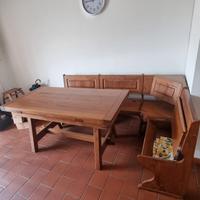 panca sedie e tavolo in legno