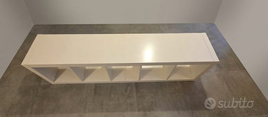 Scaffale IKEA Kallax bianco con piedini