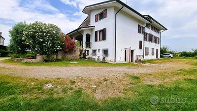 VILLA SINGOLA A BAGNOLO SAN VITO