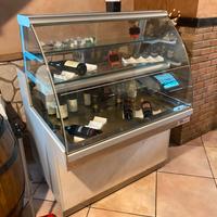Frigo vetrina per vini vino dolci affettati