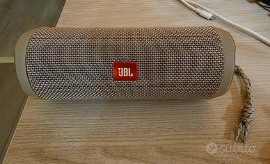 Cassa Bluetooth JBL Flip 4 con batteria nuova 