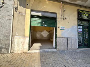 NEGOZIO A GRUMO NEVANO