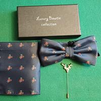 Set Natalizio uomo: Papillon, Fazzoletto e Spilla