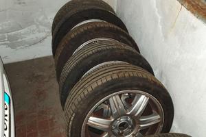 Seat Ibiza: Cerchi in lega con gomme montate