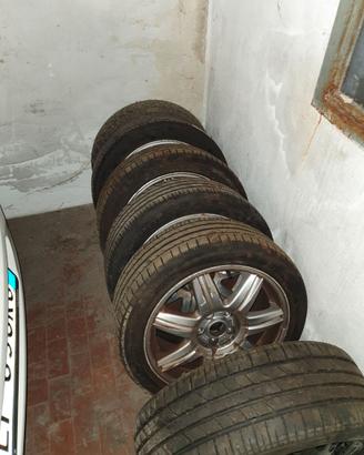 Seat Ibiza: Cerchi in lega con gomme montate
